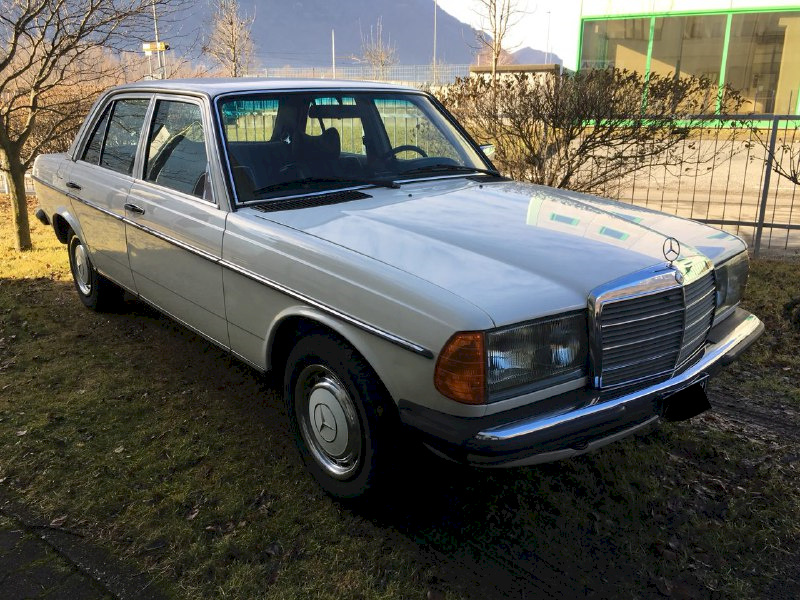 Mercedes-Benz 200 