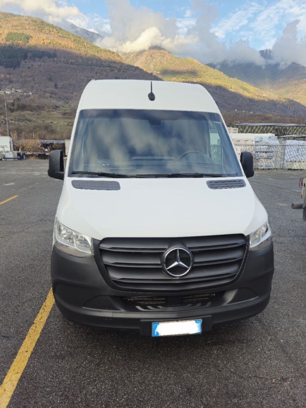 Mercedes-Benz 214 cdi DF 39/35 (143 CV)