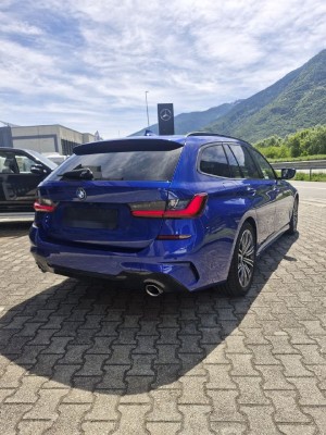 BMW320